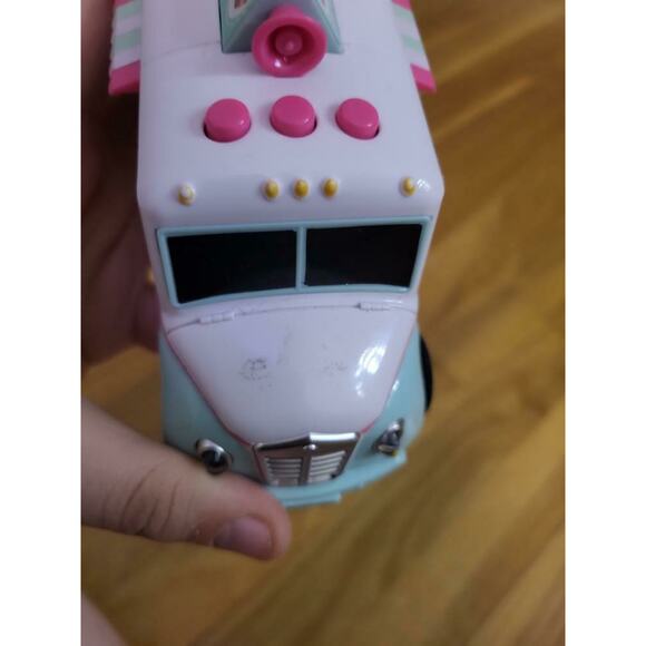 Maxx Action Ice Cream Truck Toy with Lights & Sounds – Pink & Blue Cupcake - Picture 5 of 9